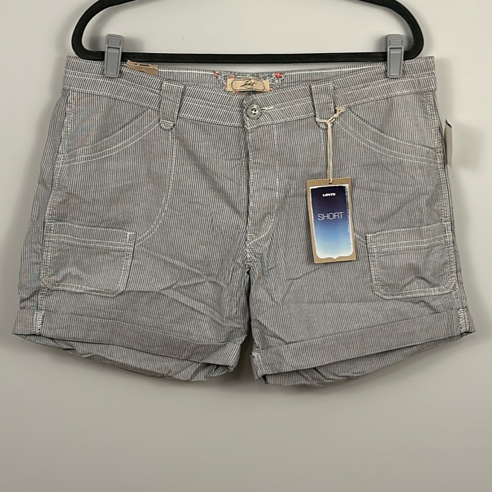 Levi’s Women Short Size 14